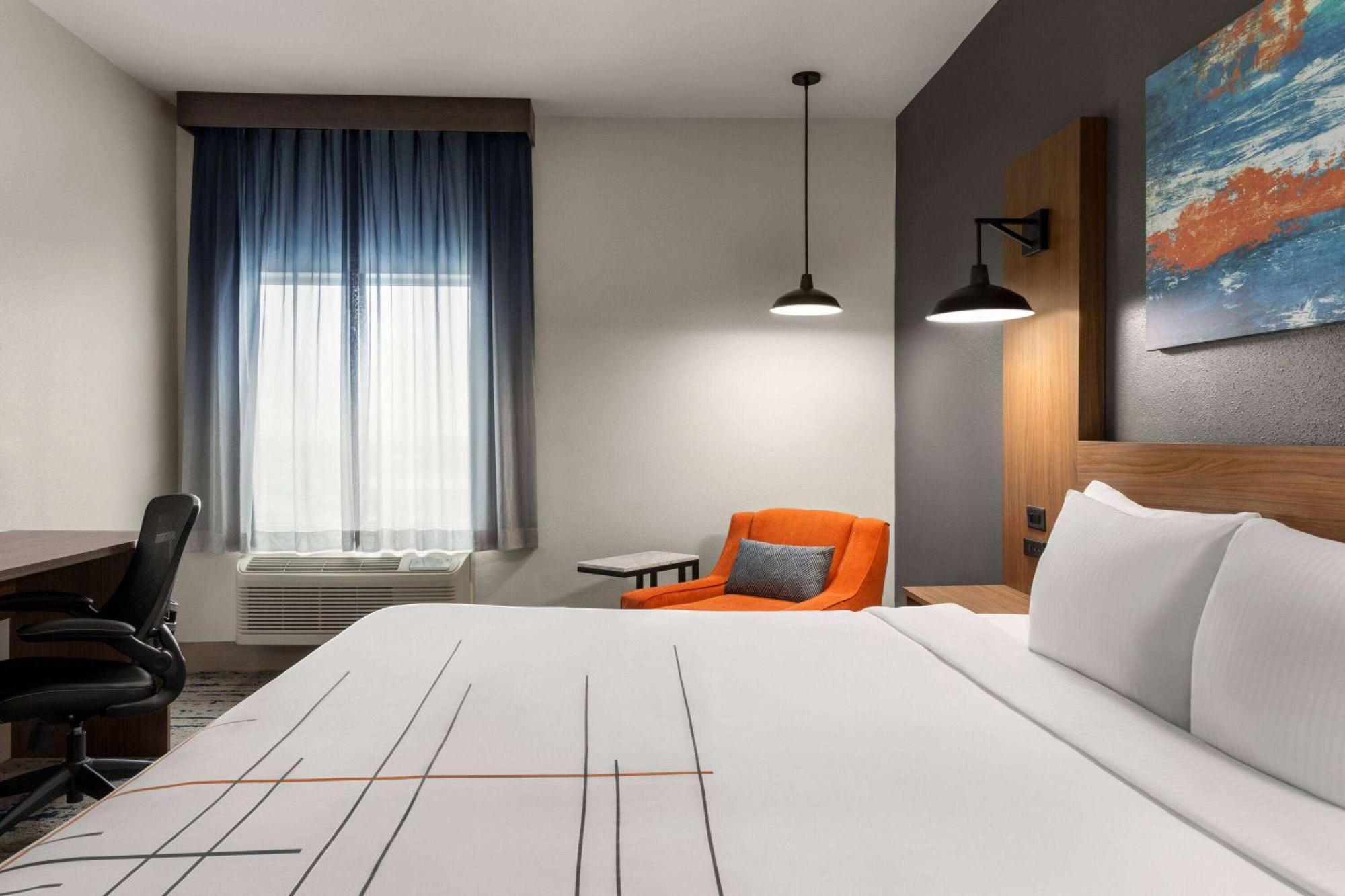 La Quinta Inn & Suites By Wyndham Austin South מראה חיצוני תמונה