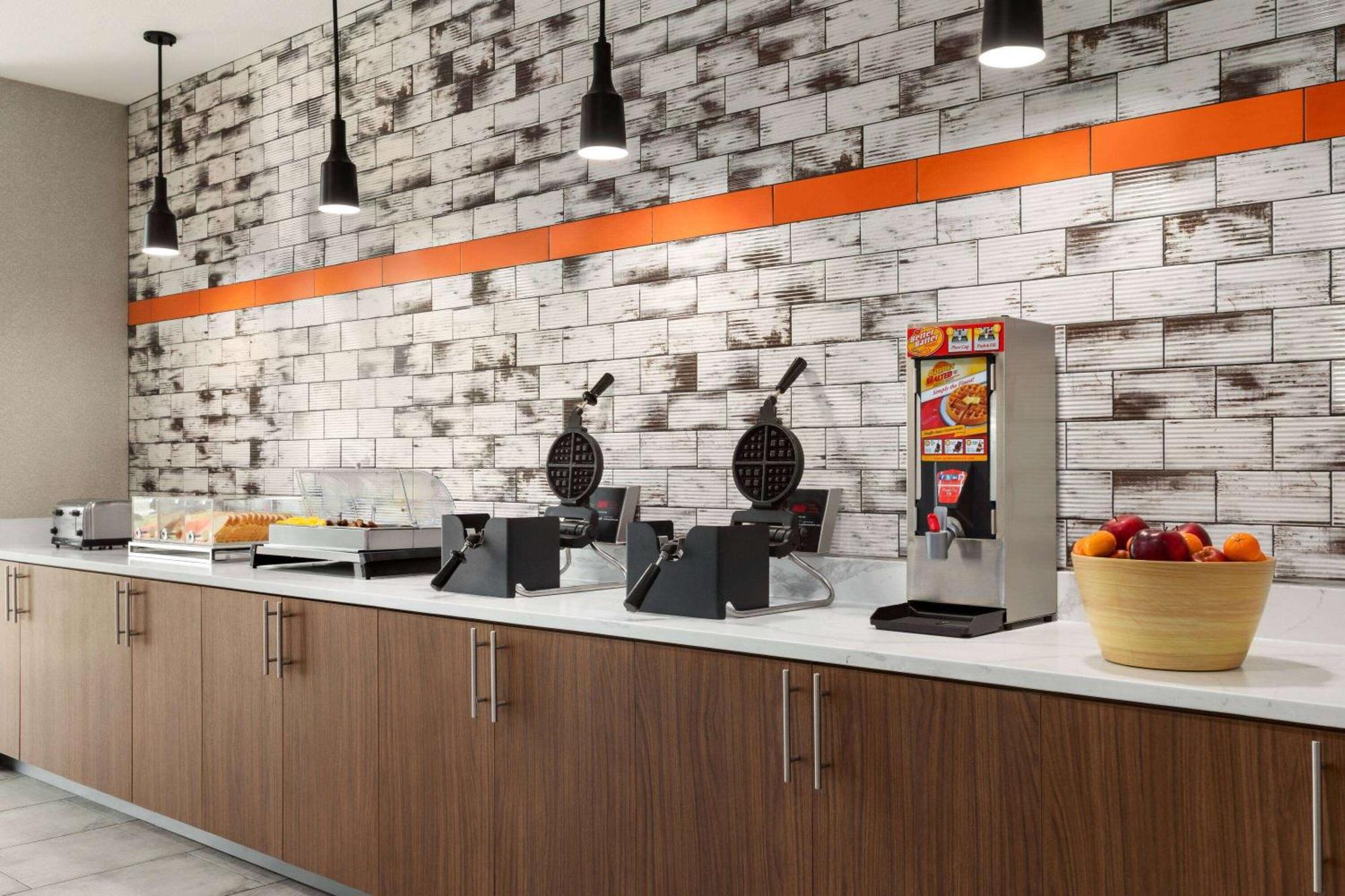 La Quinta Inn & Suites By Wyndham Austin South מראה חיצוני תמונה