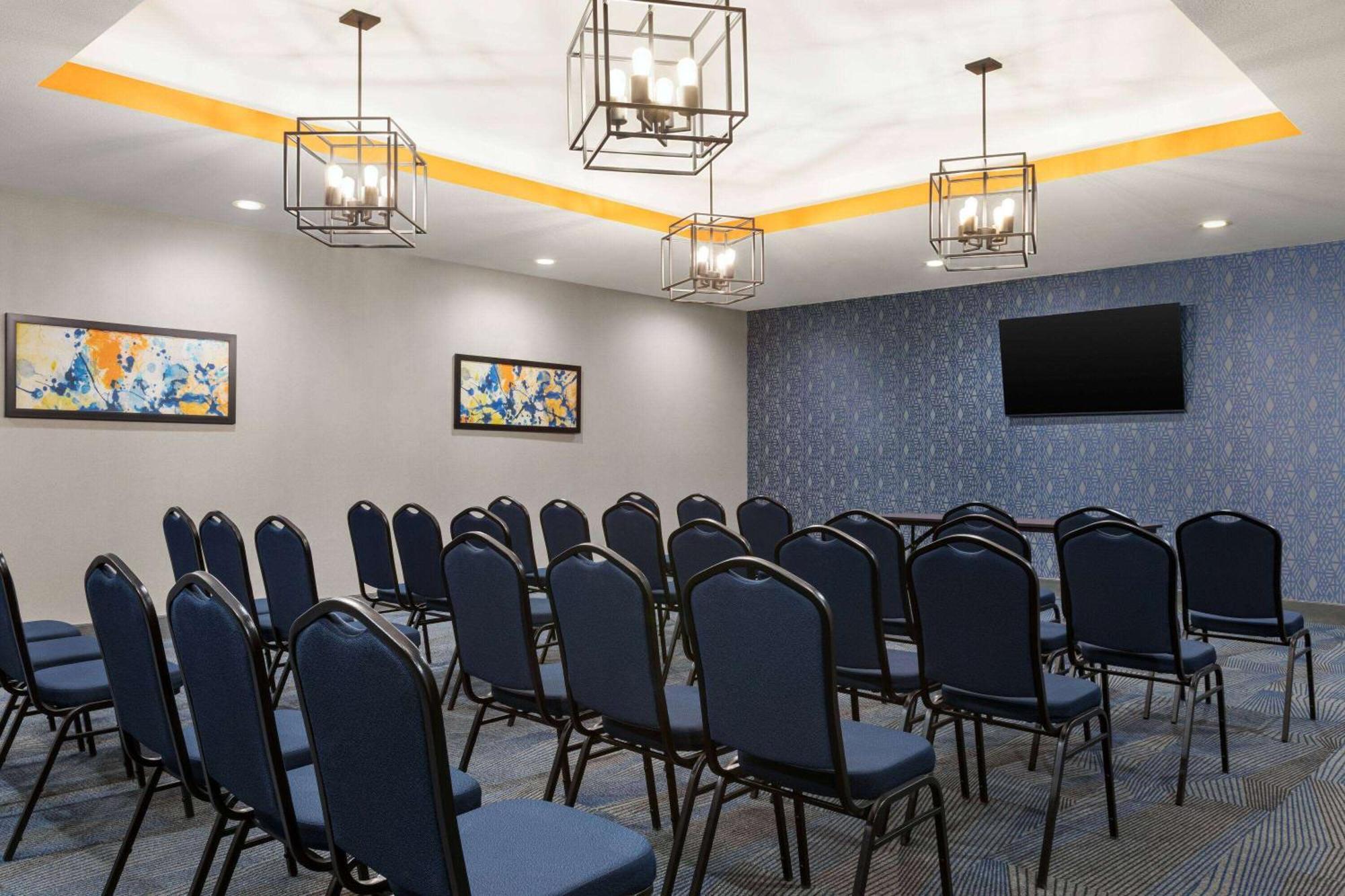 La Quinta Inn & Suites By Wyndham Austin South מראה חיצוני תמונה
